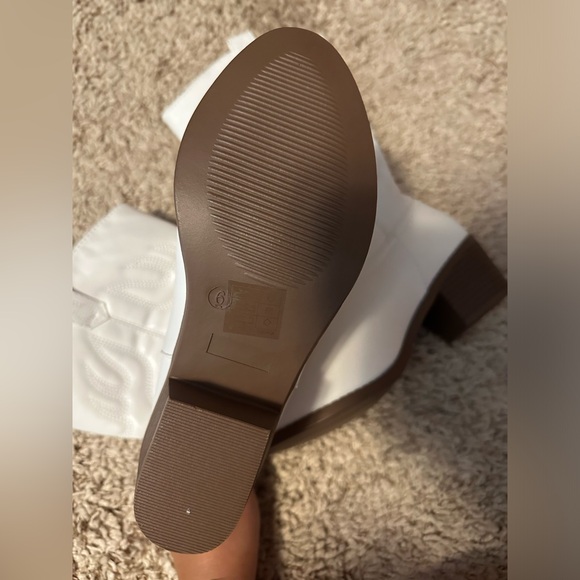 Shein White Cowboy Boots Size 6 - Picture 2 of 2